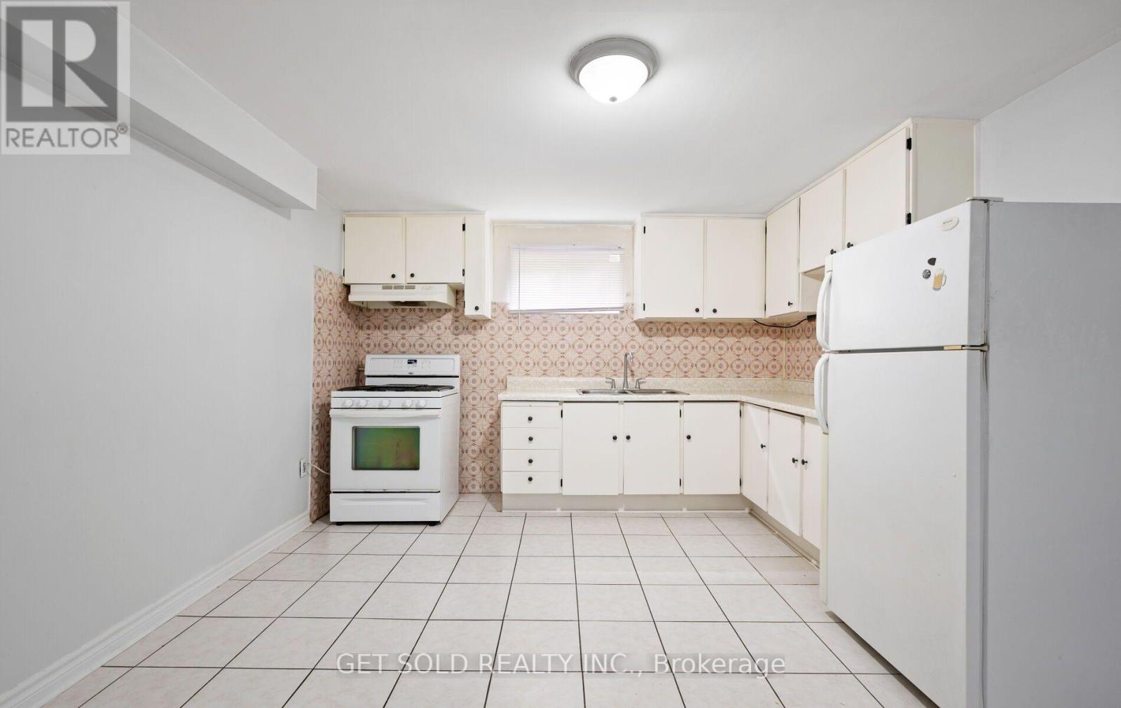 44 MANCROFT CRESCENT - 27