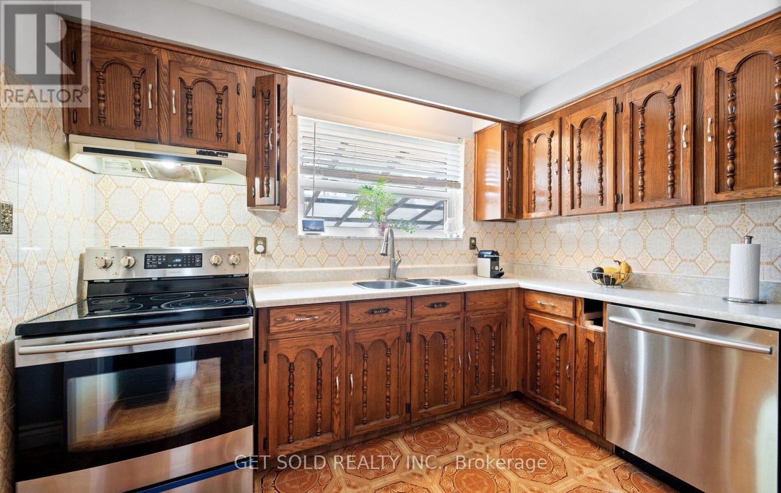 44 MANCROFT CRESCENT - 11
