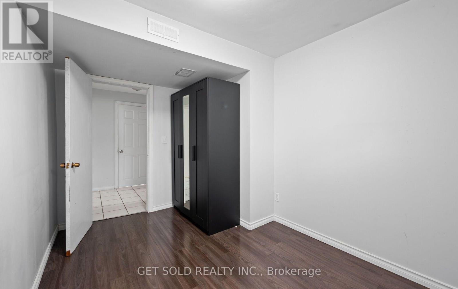 44 MANCROFT CRESCENT - 31