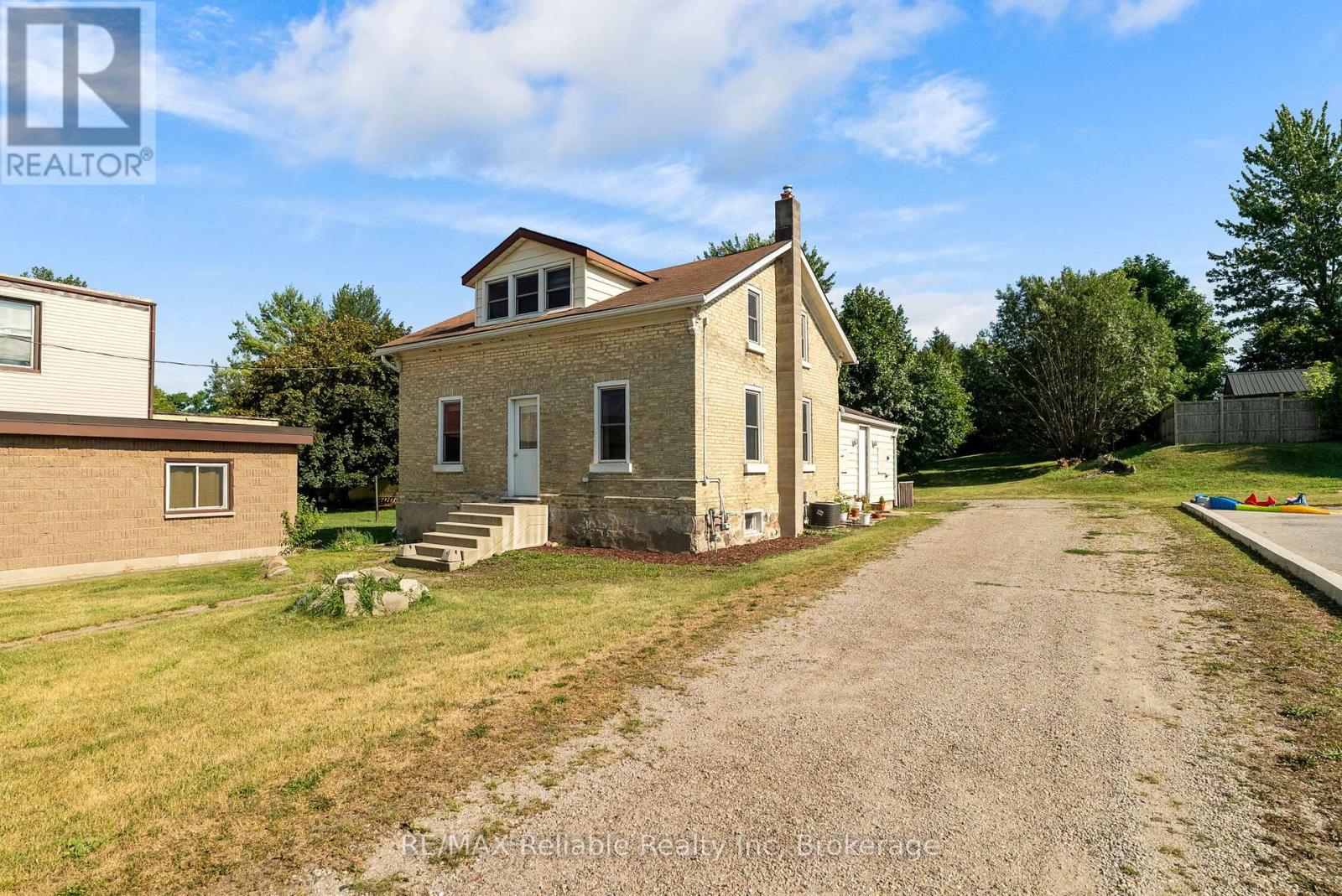 39 MAIN STREET E - 2