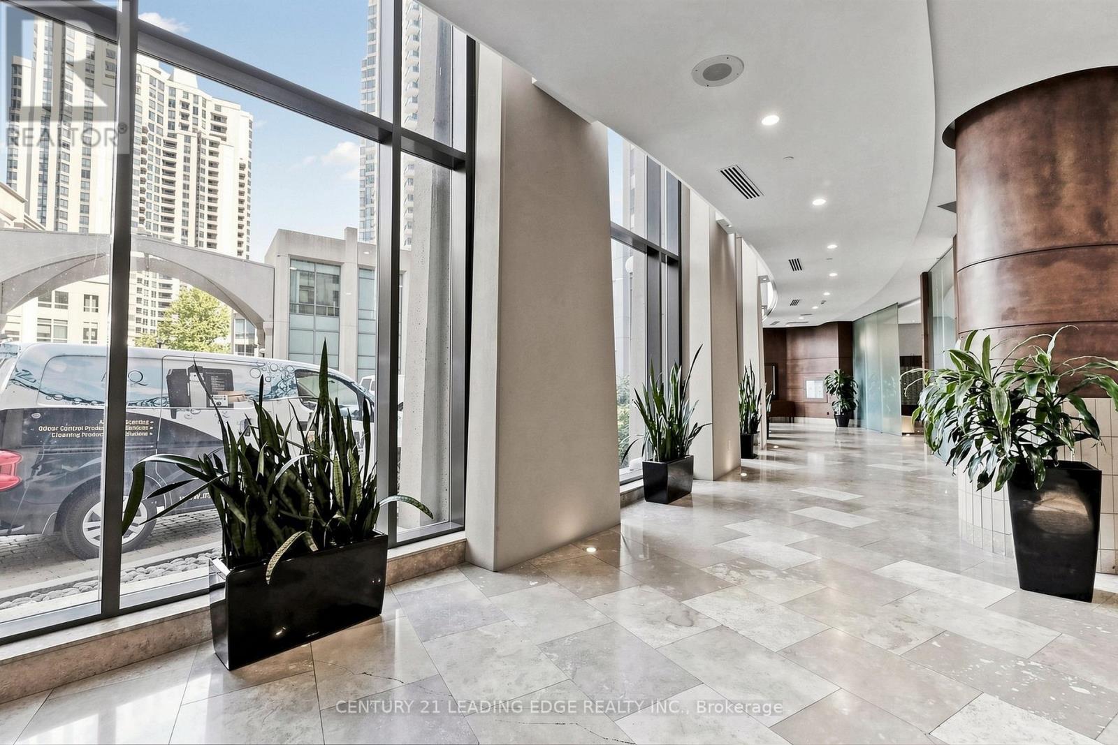 #328 15 NORTHTOWN WAY - 23
