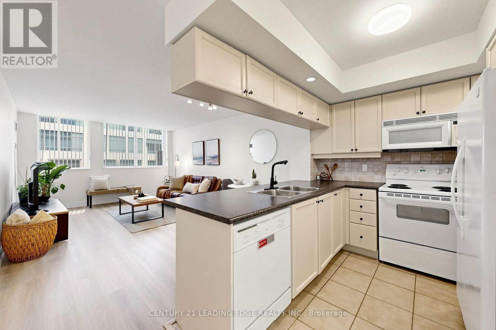 #328 15 NORTHTOWN WAY - 8