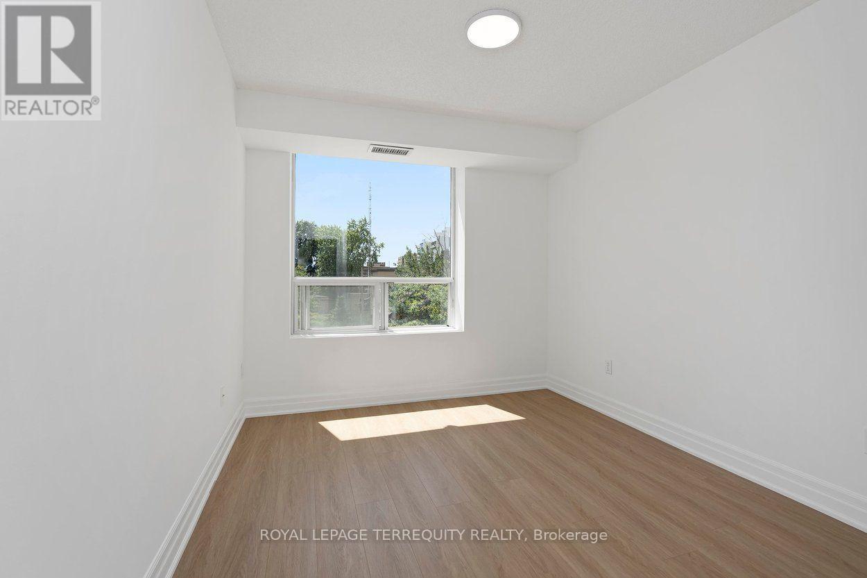 #315 18 WANLESS AVENUE - 32