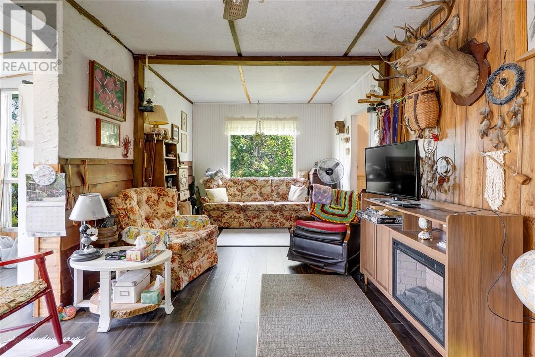 90 E Hood Road - 12