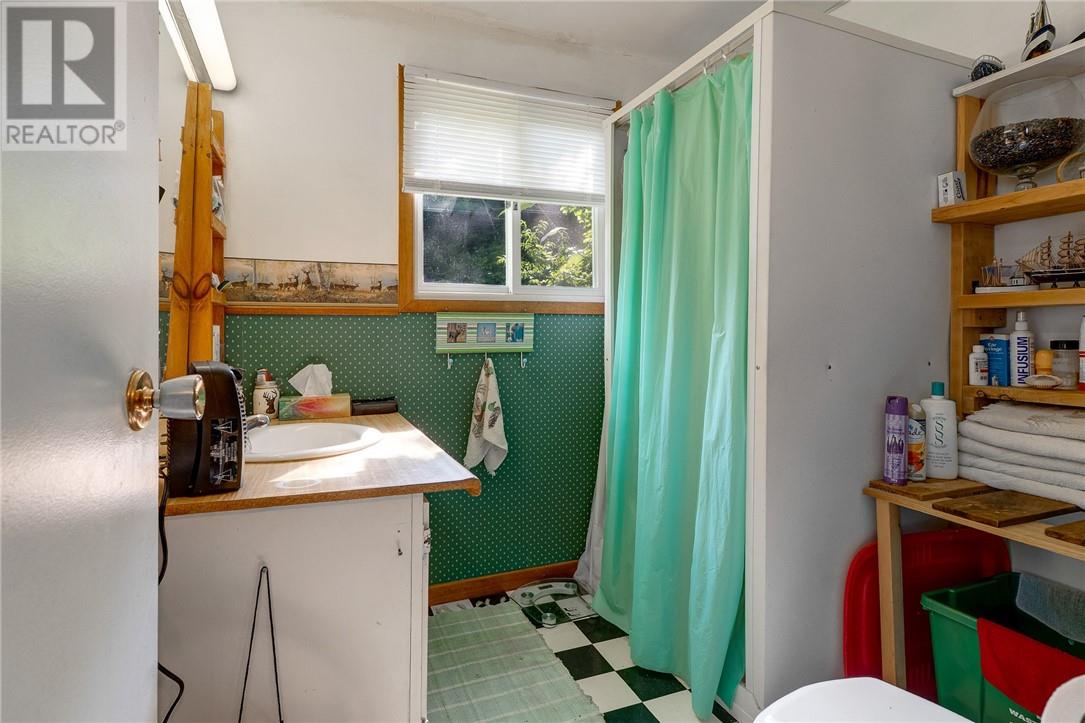 90 E Hood Road - 18