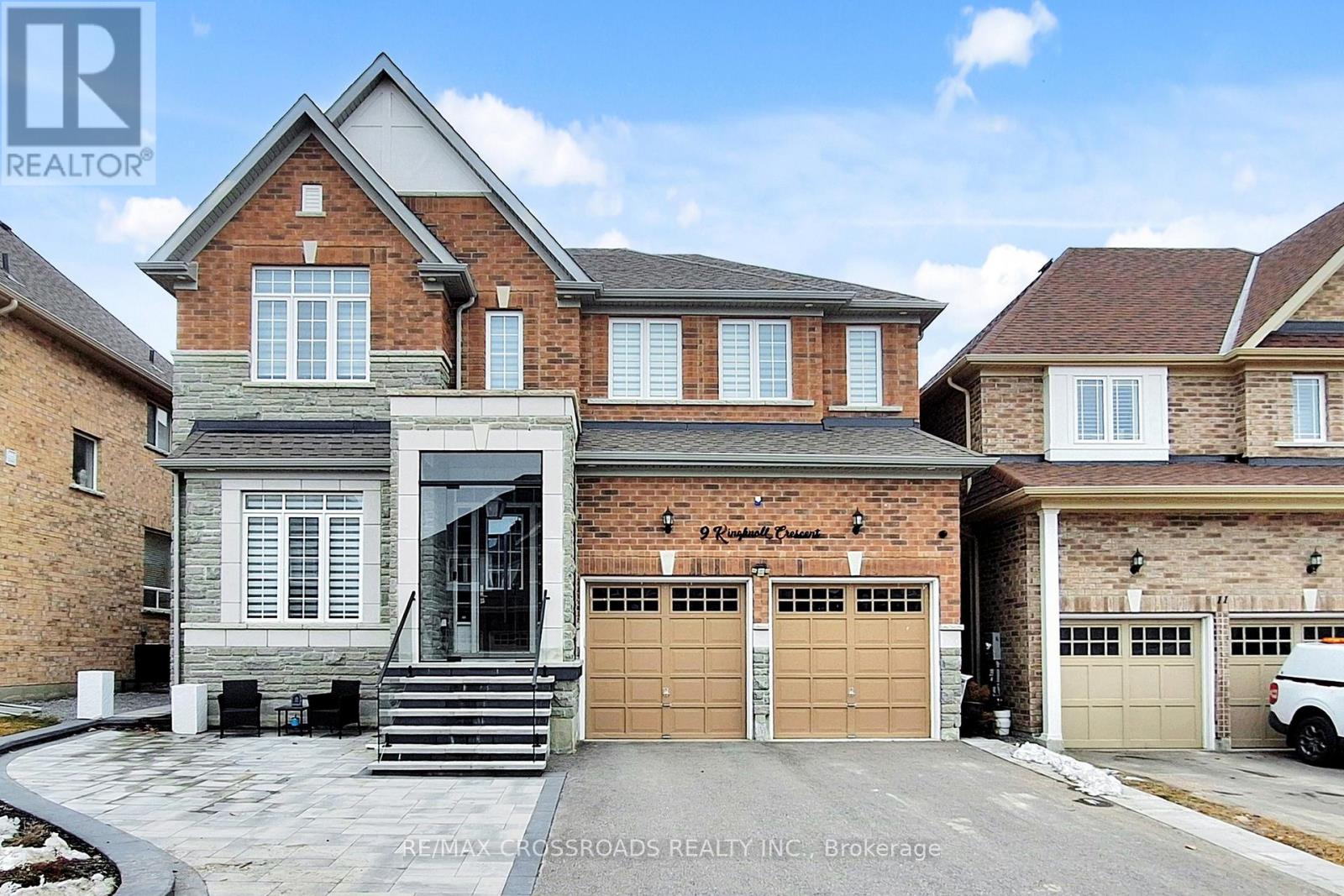 9 KINGKNOLL CRESCENT - 1