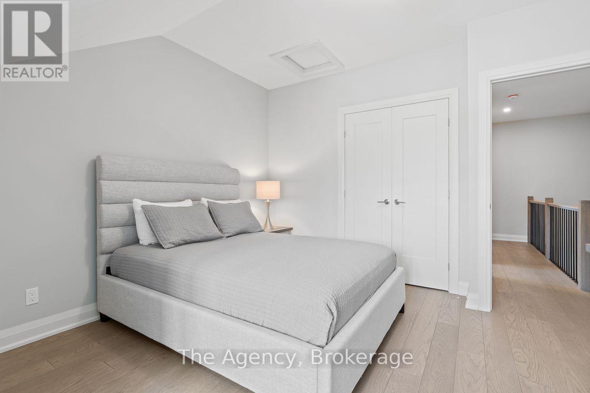 #39 2054 PENINSULA ROAD - Image 36