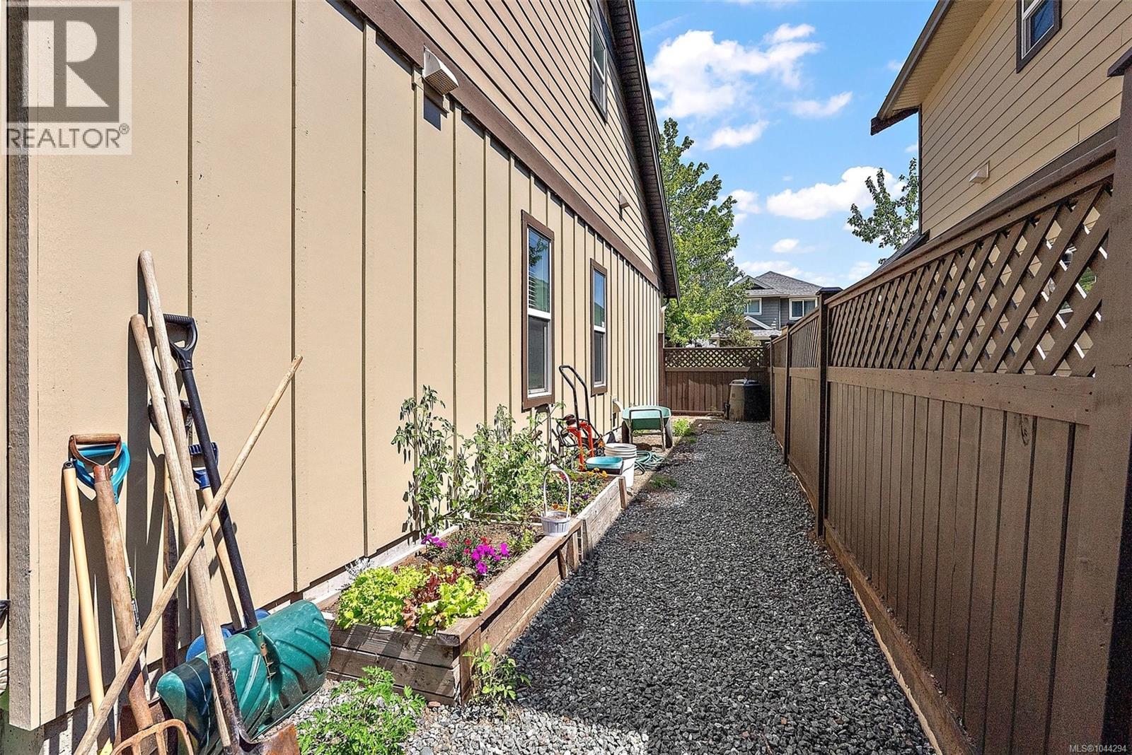 1222 McLeod Pl - 28