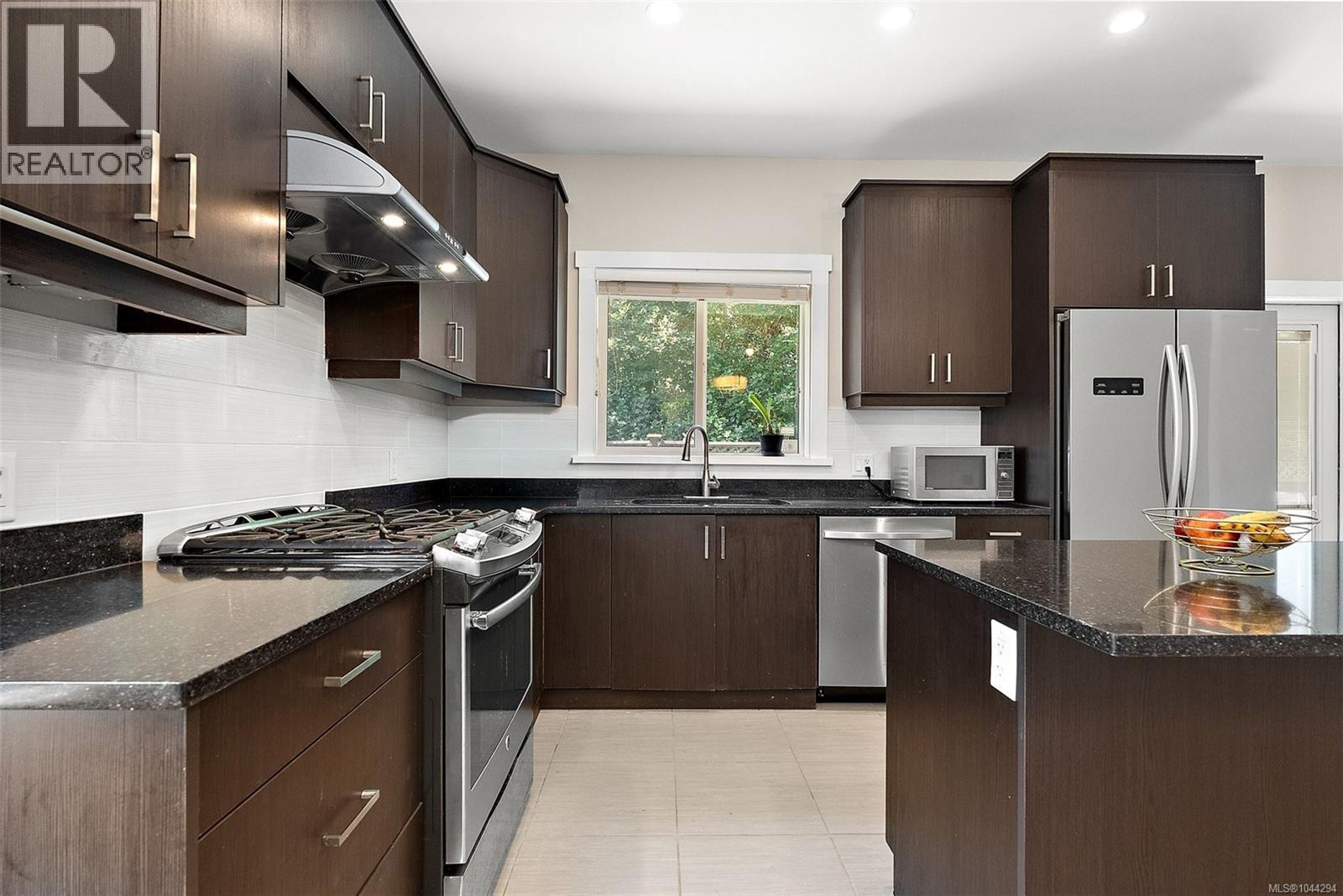 1222 McLeod Pl - 9