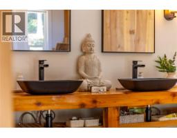4501 Short Rd, Pender Island, BC V0N2M1 Photo 65