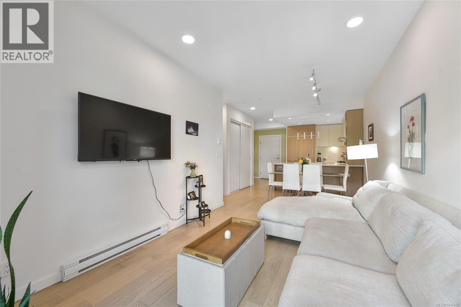 #211 1033 Cook St - 13