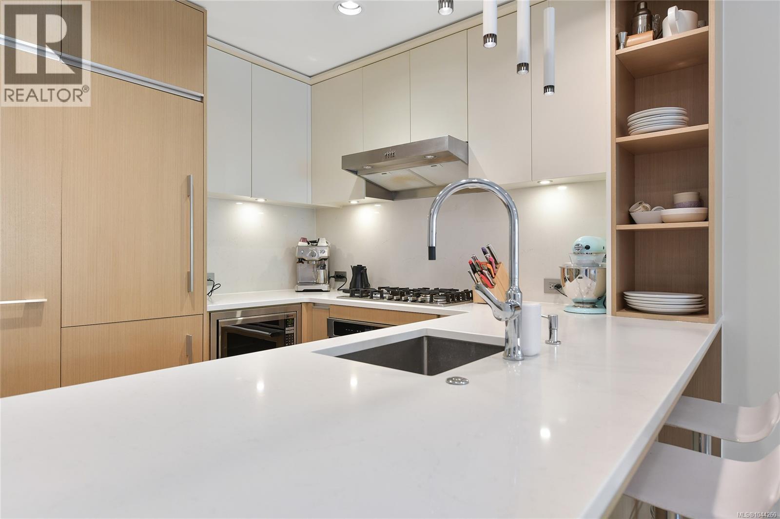 #211 1033 Cook St - 5