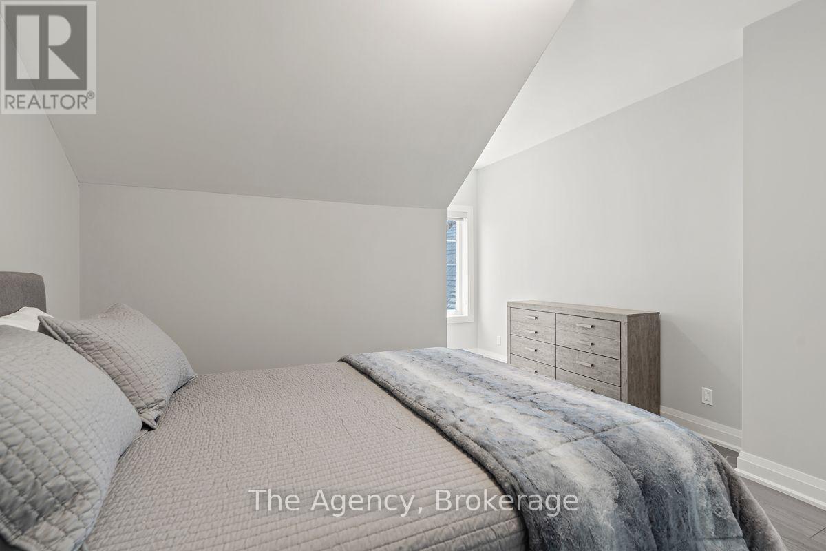 #39 2054 PENINSULA ROAD - Image 43