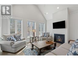 Living room - 39 - 2054 Peninsula Road, Muskoka Lakes, ON P0B1G0 Photo 8