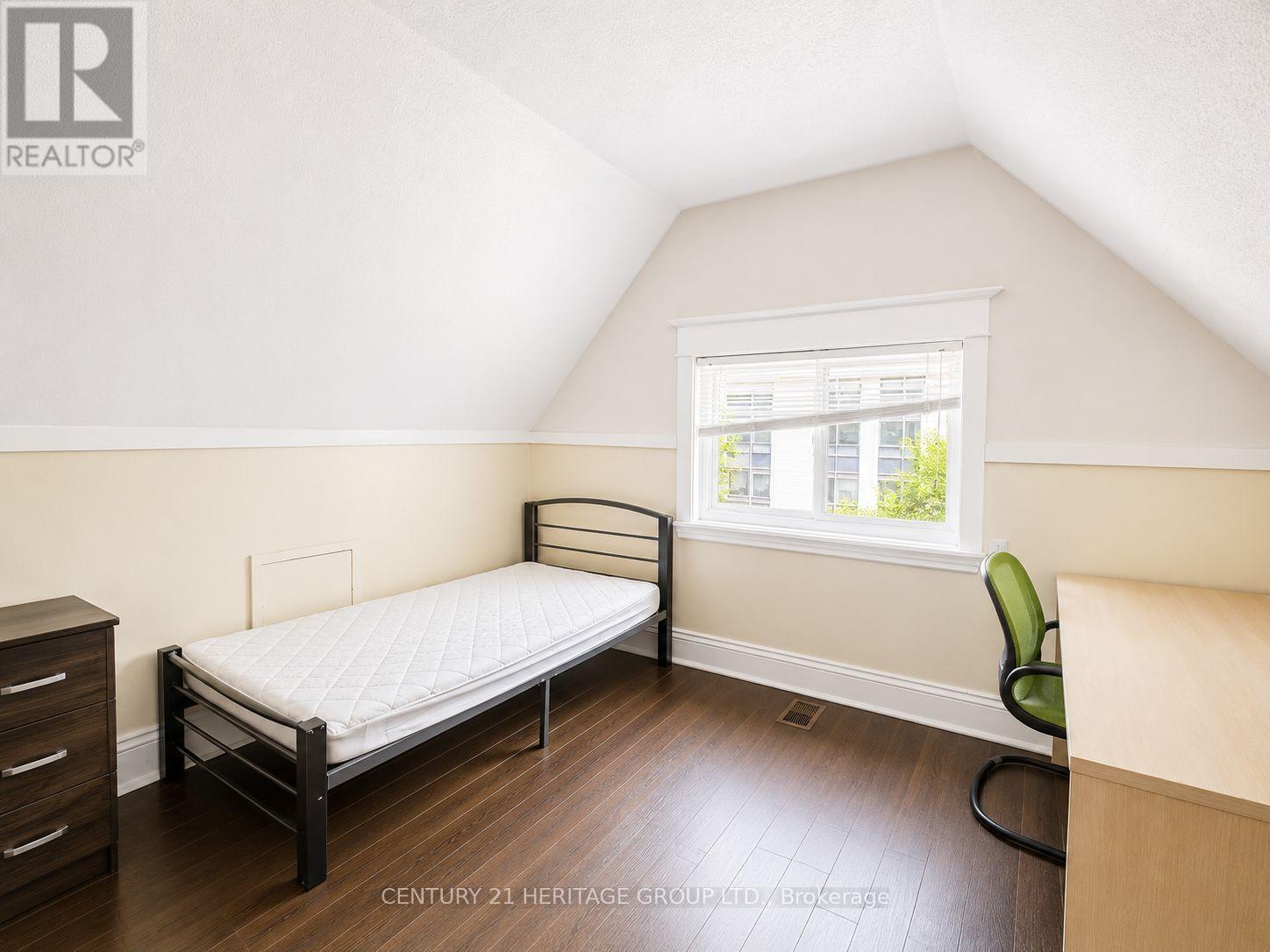406 JACKSON STREET W - Image 9