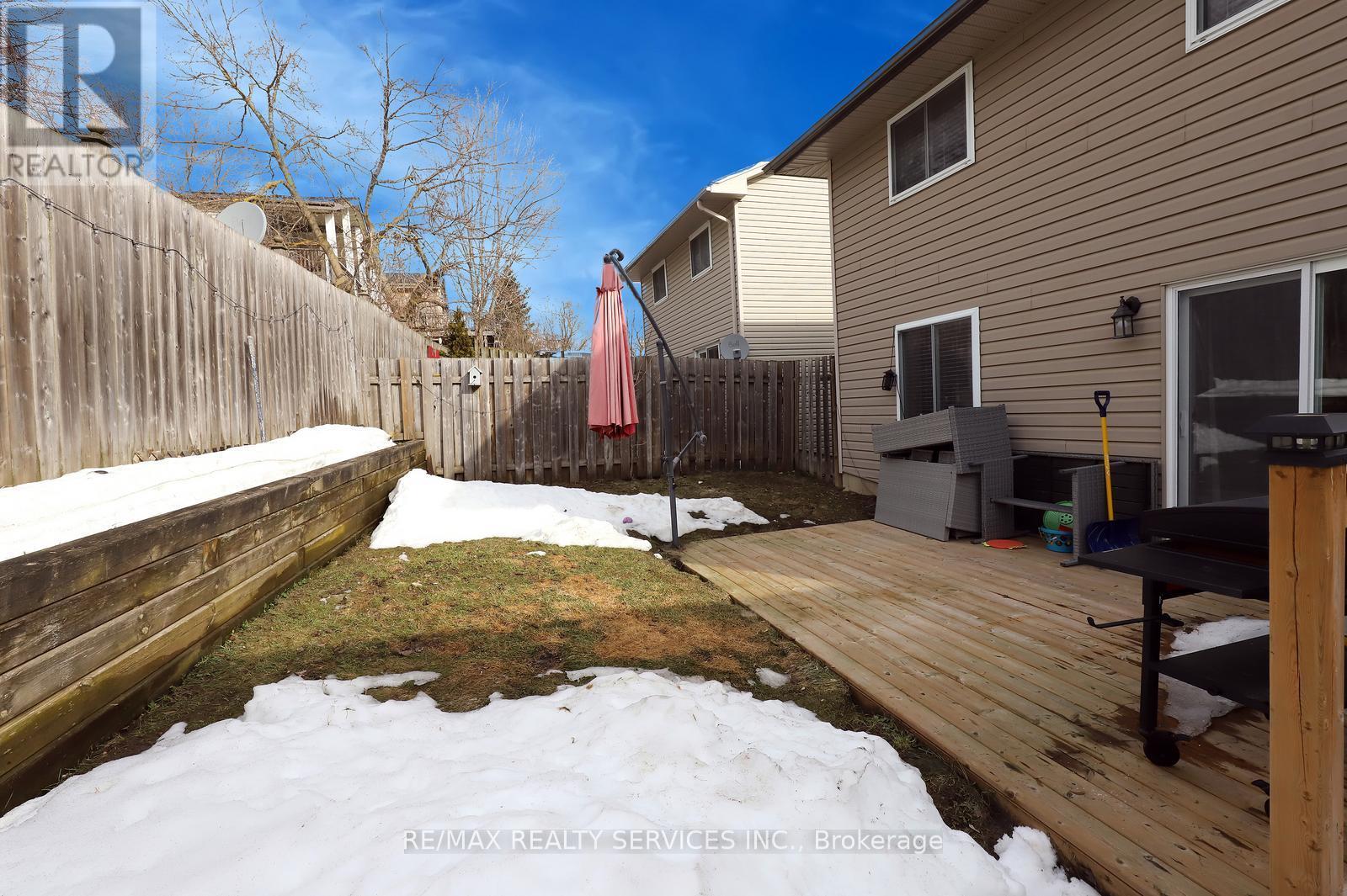 52 CROZIER STREET - 29