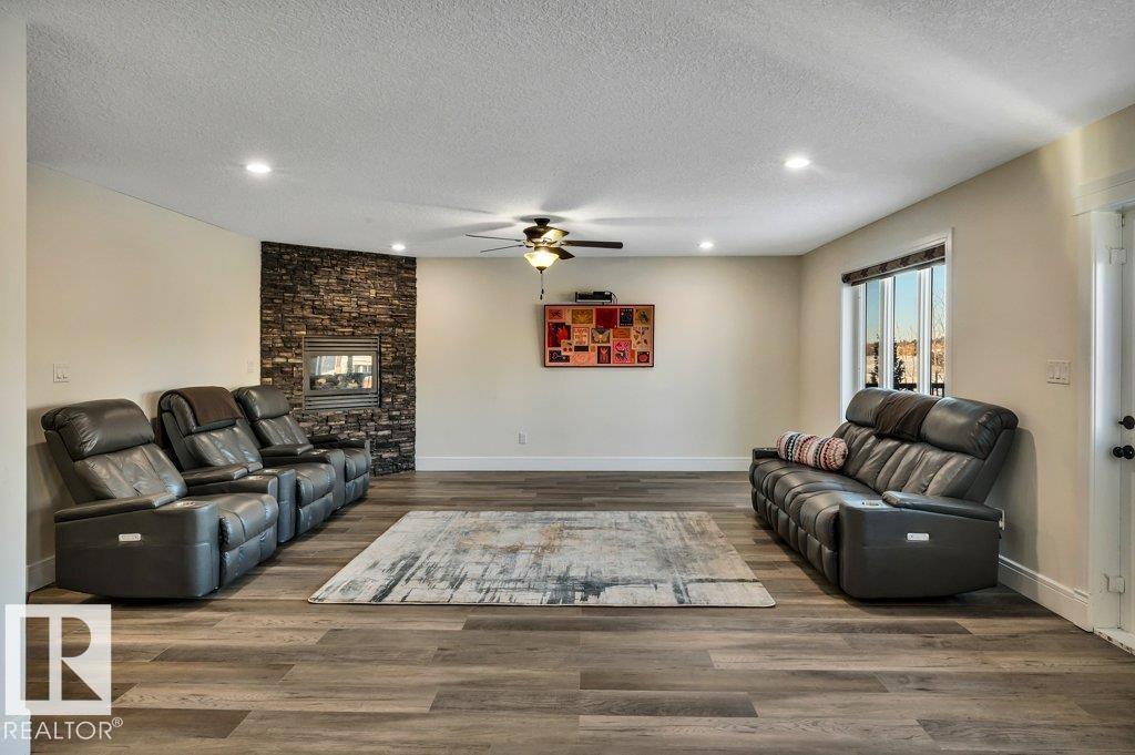 3705 64 ST - 11
