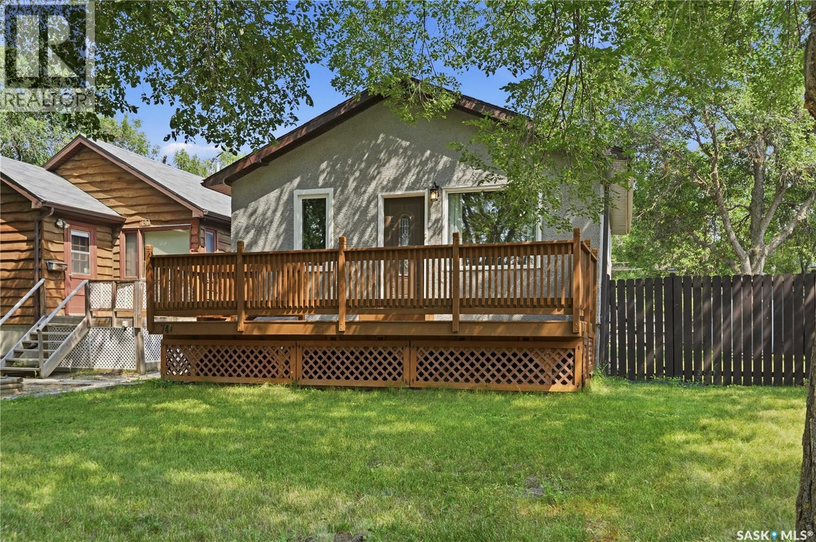 747 Argyle STREET, Regina — photo 2