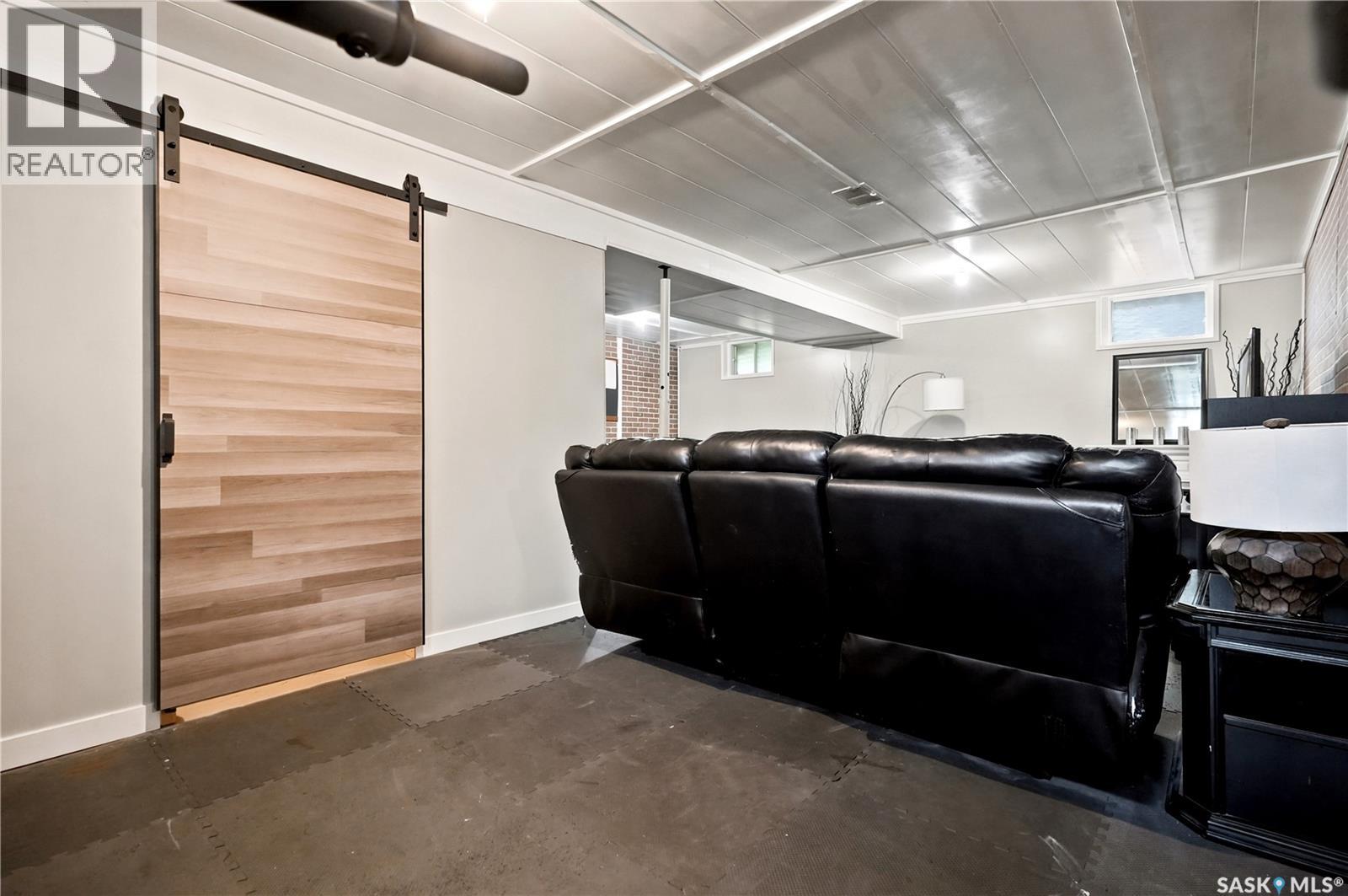 747 Argyle STREET - 32
