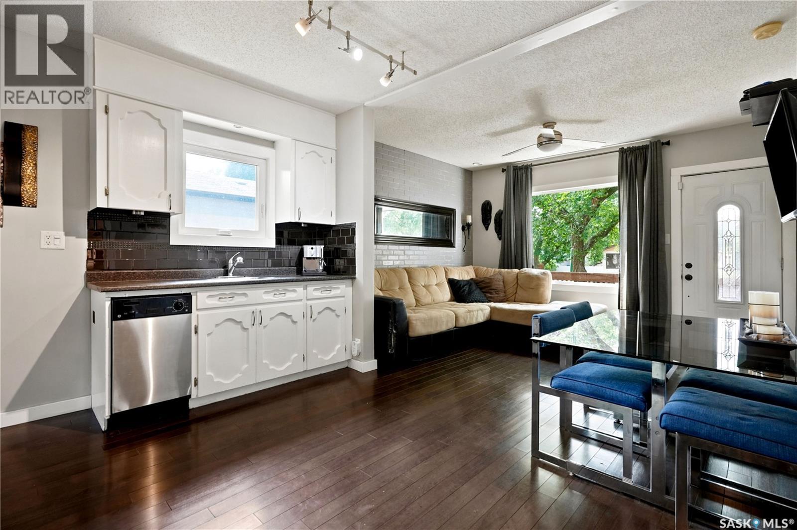 747 Argyle STREET - 6
