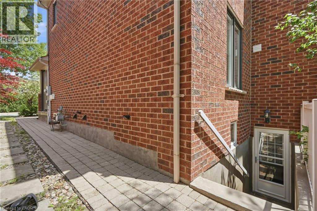 5347 JAMESON Crescent - 45