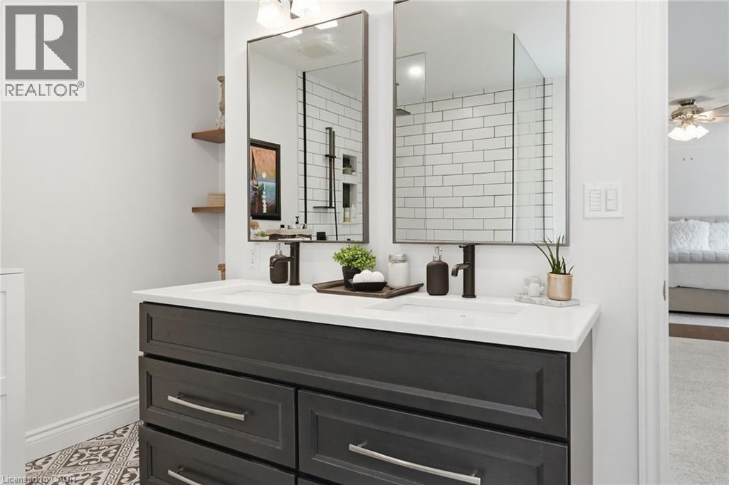 5347 JAMESON Crescent - 25