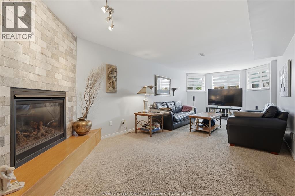 682 MICHAEL DRIVE - Image 29