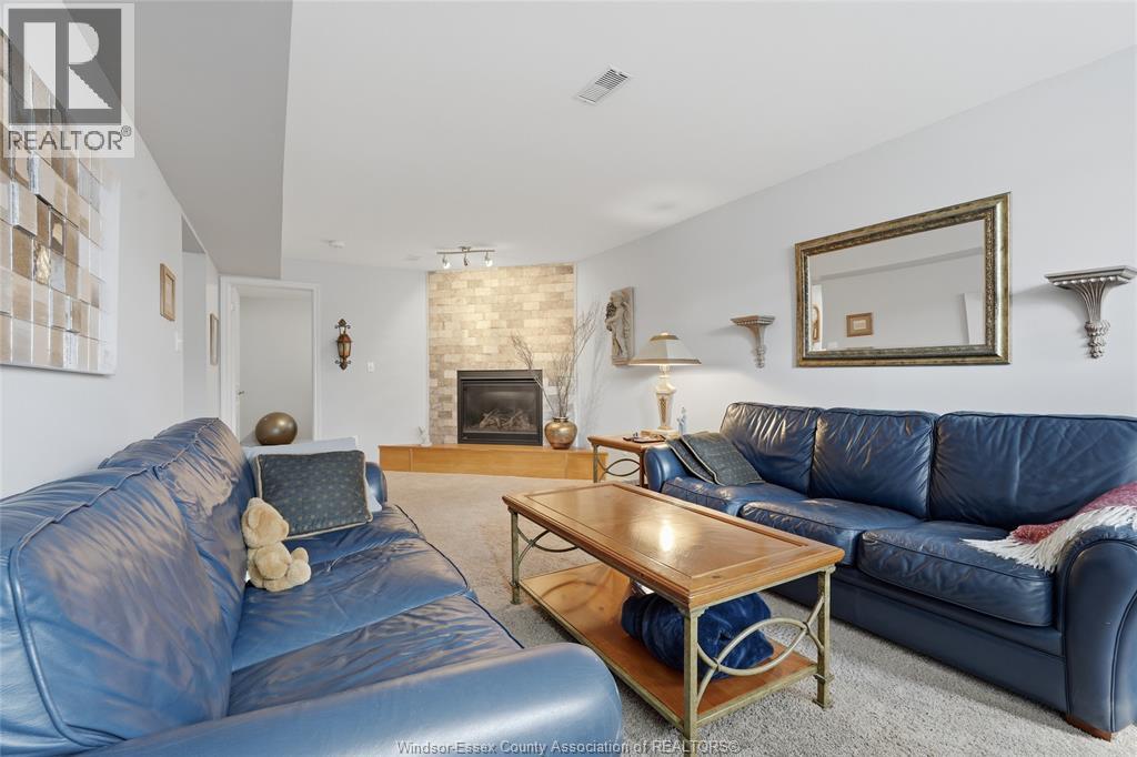 682 MICHAEL DRIVE - Image 31