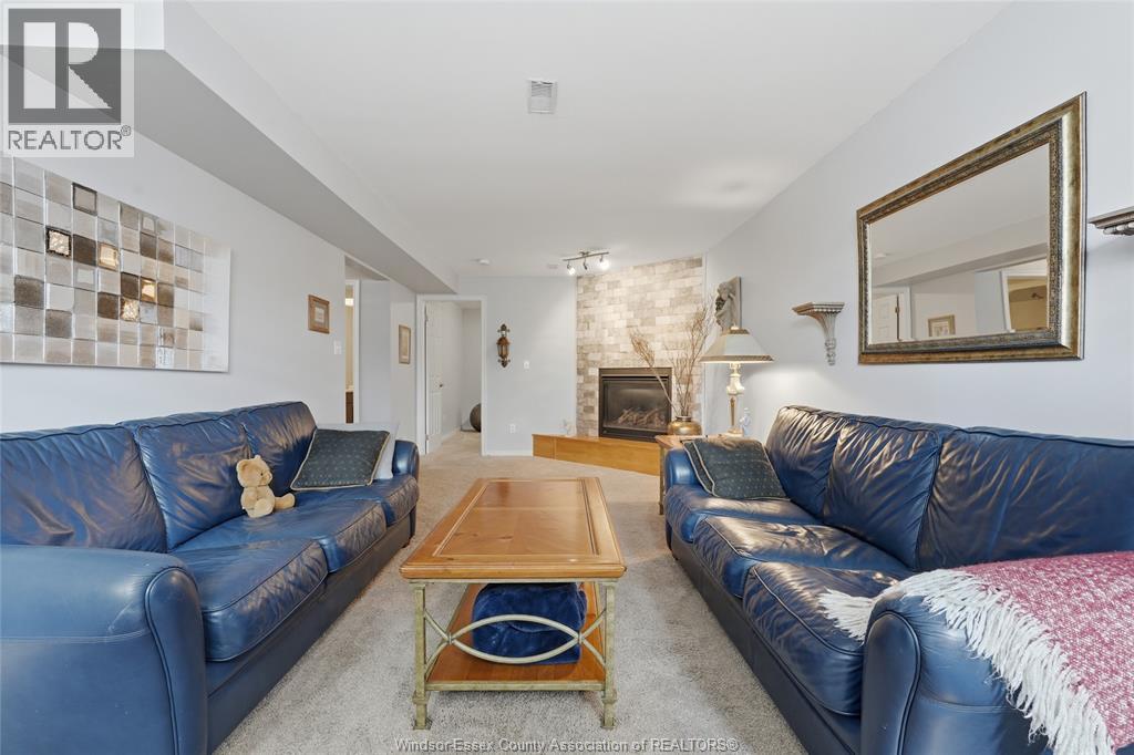 682 MICHAEL DRIVE - Image 32