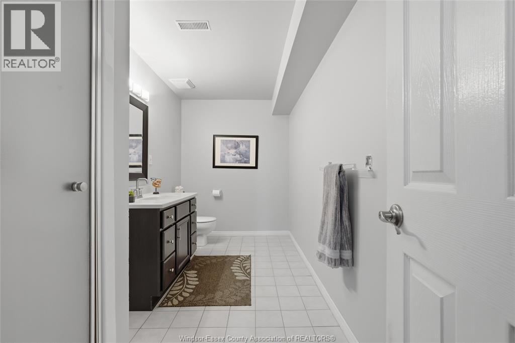 682 MICHAEL DRIVE - Image 35