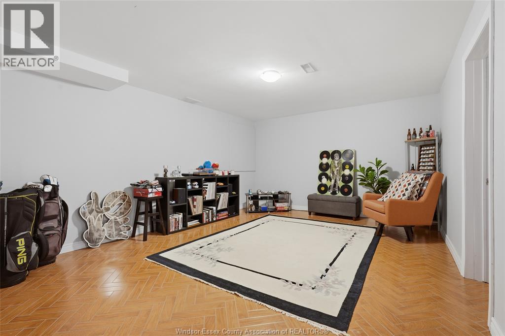 682 MICHAEL DRIVE - Image 37