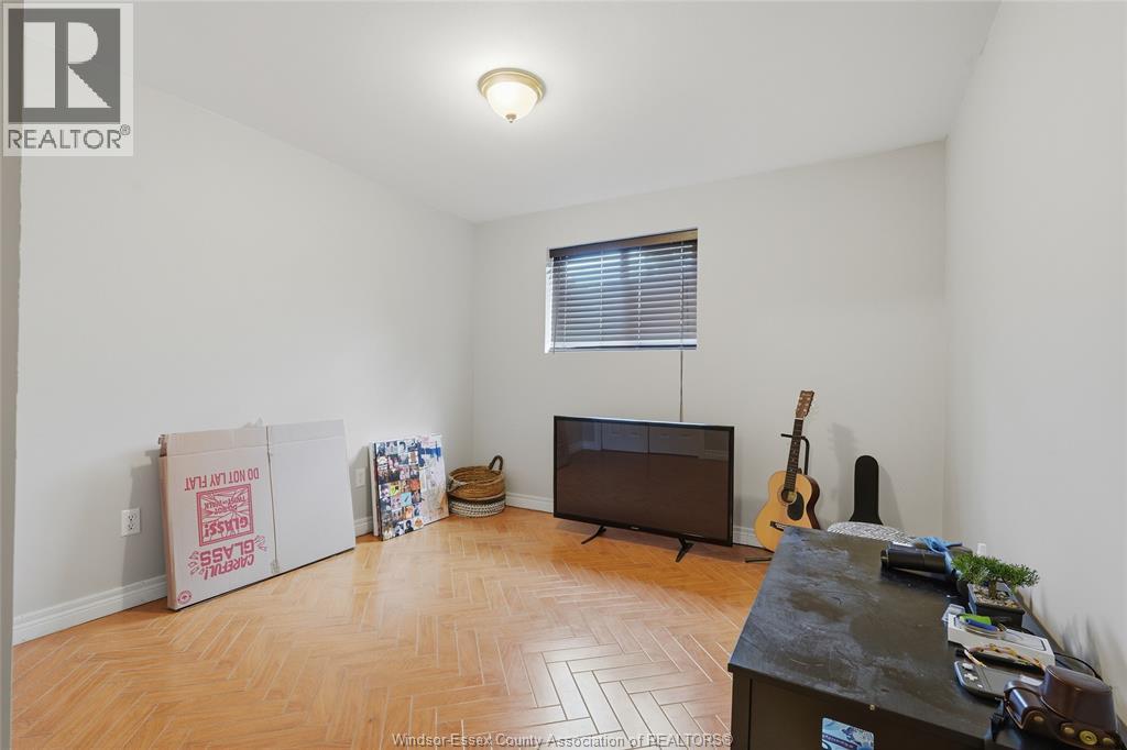 682 MICHAEL DRIVE - Image 38