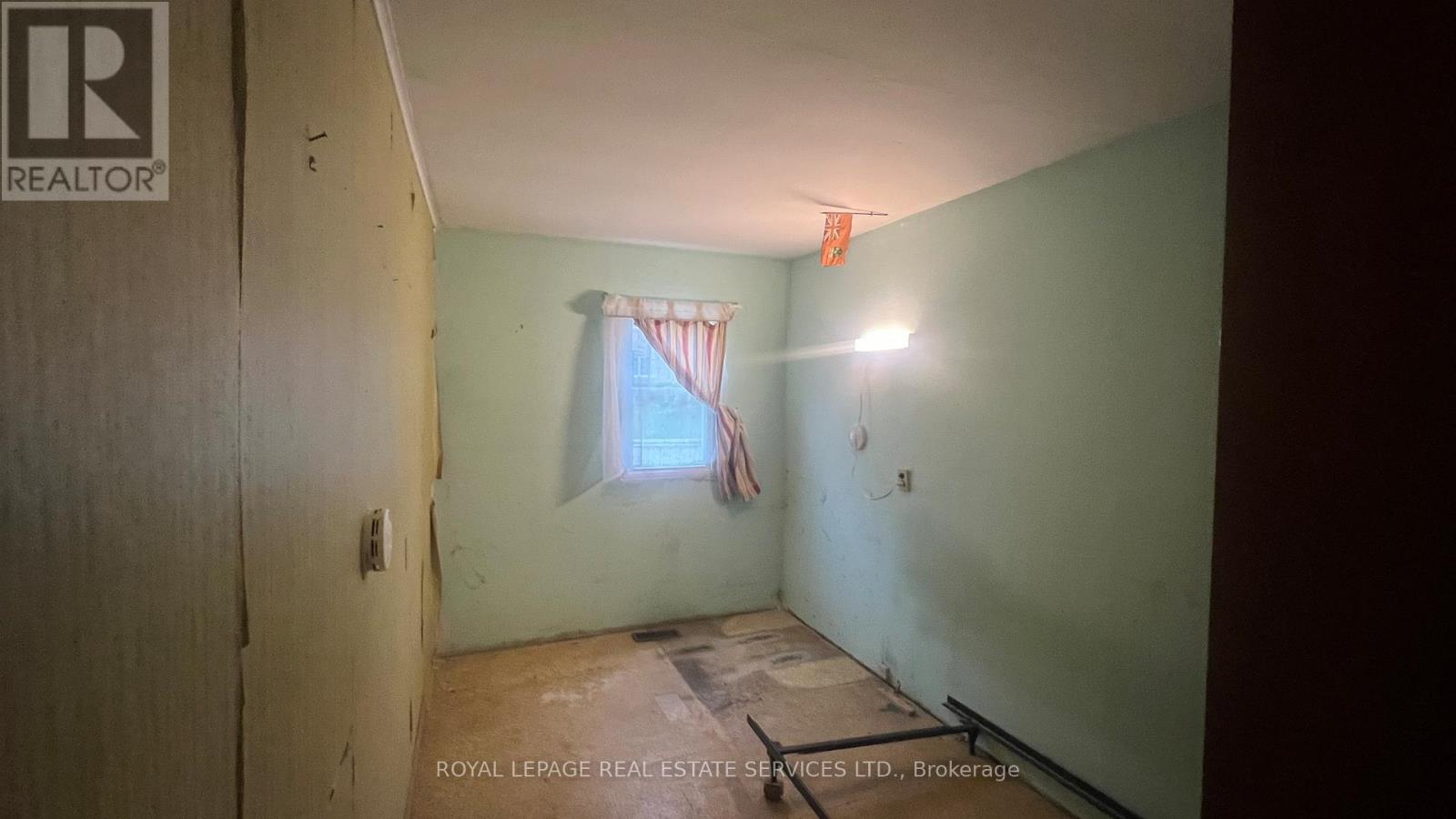 10 THATCHER AVENUE - 13