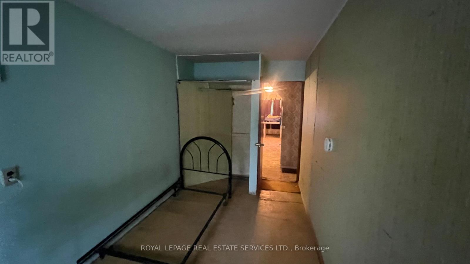 10 THATCHER AVENUE - 12