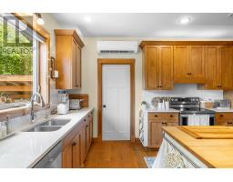 Bath (# pieces 1-6) - 1927 Clarkin Road, North Wiltshire, PE C0A1Y0 Photo 11