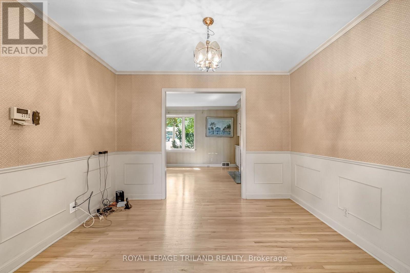 463 RIVERSIDE DRIVE - Image 11