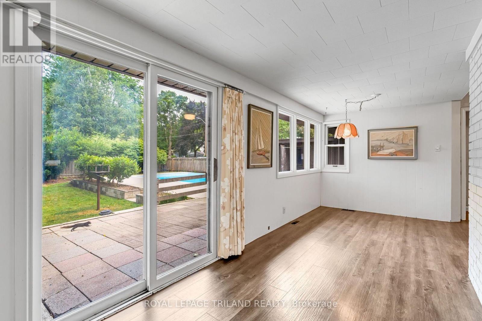 463 RIVERSIDE DRIVE - Image 12