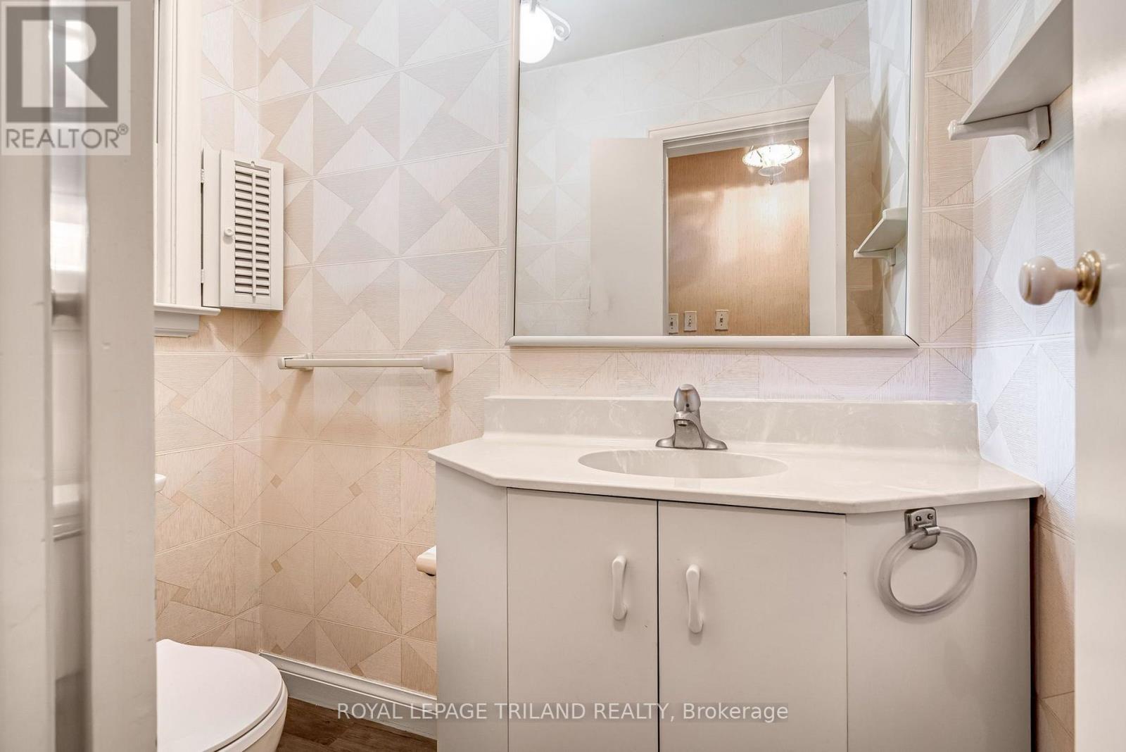 463 RIVERSIDE DRIVE - Image 18