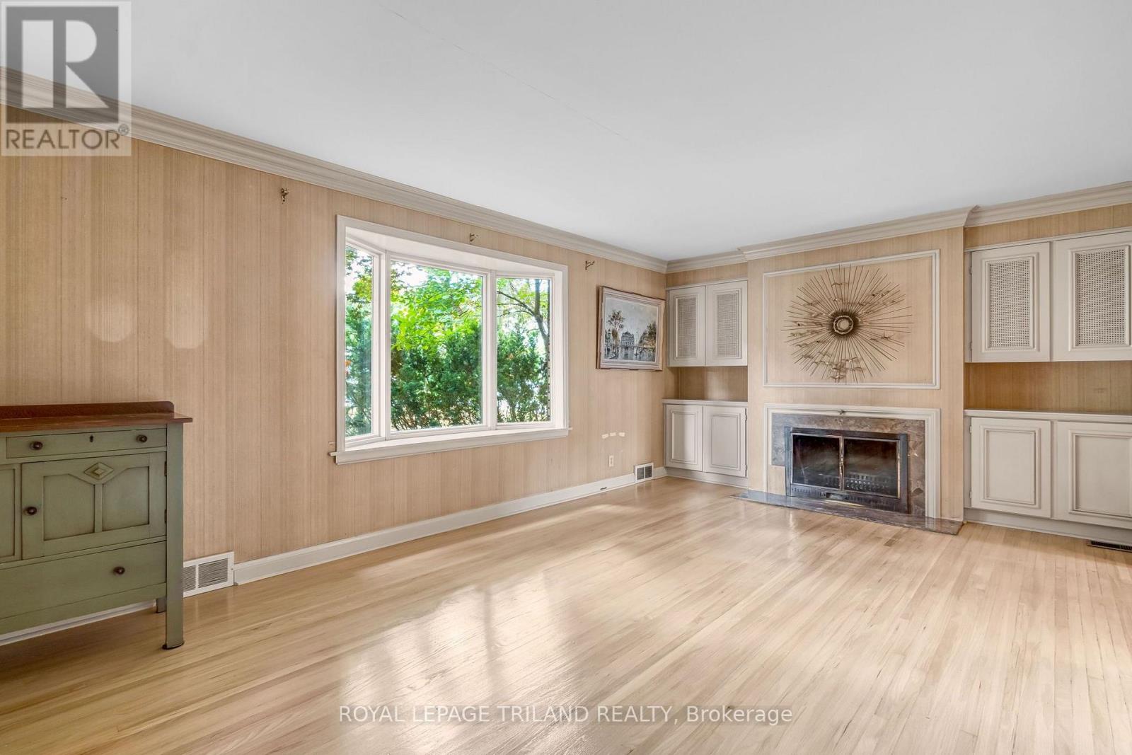 463 RIVERSIDE DRIVE - 7