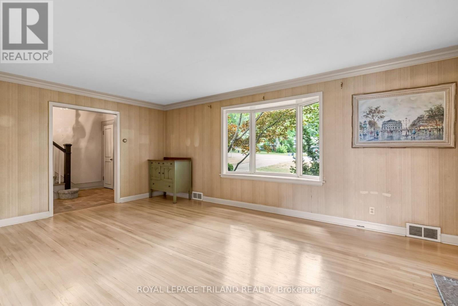 463 RIVERSIDE DRIVE - 8