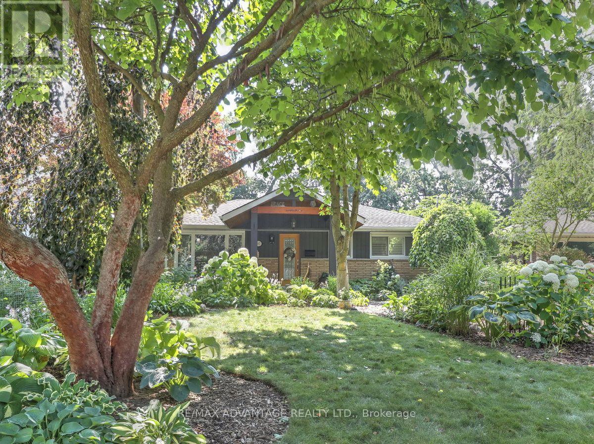 467 JELLICOE CRESCENT - 1
