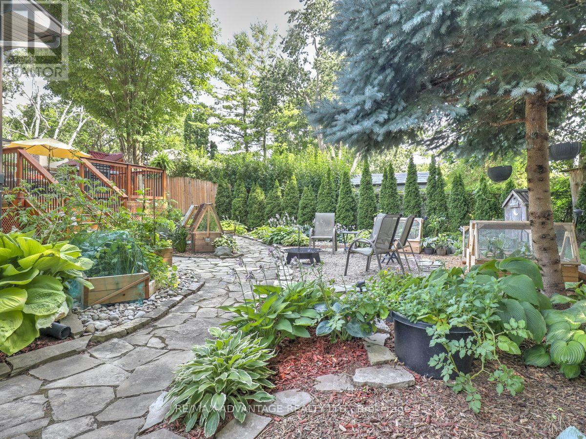 467 JELLICOE CRESCENT - 4