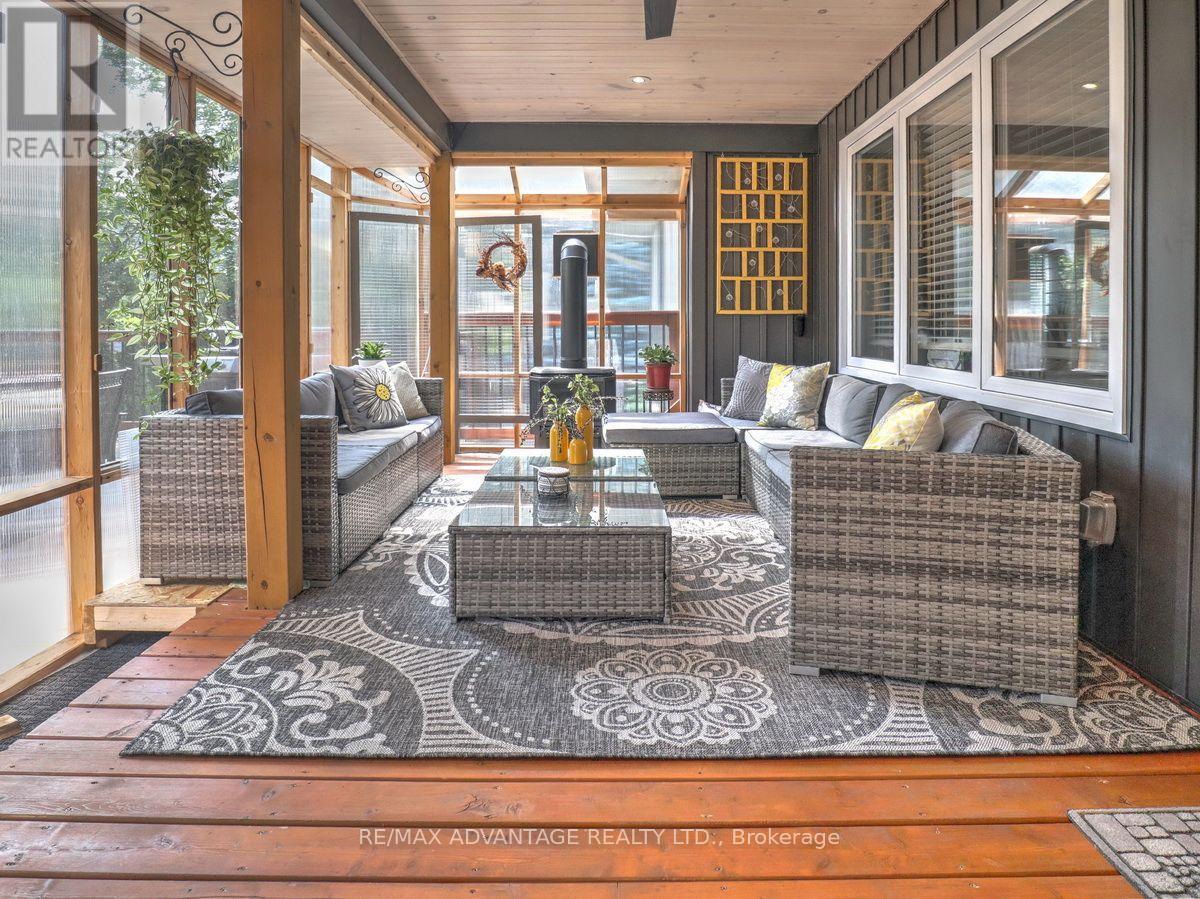467 JELLICOE CRESCENT - 6