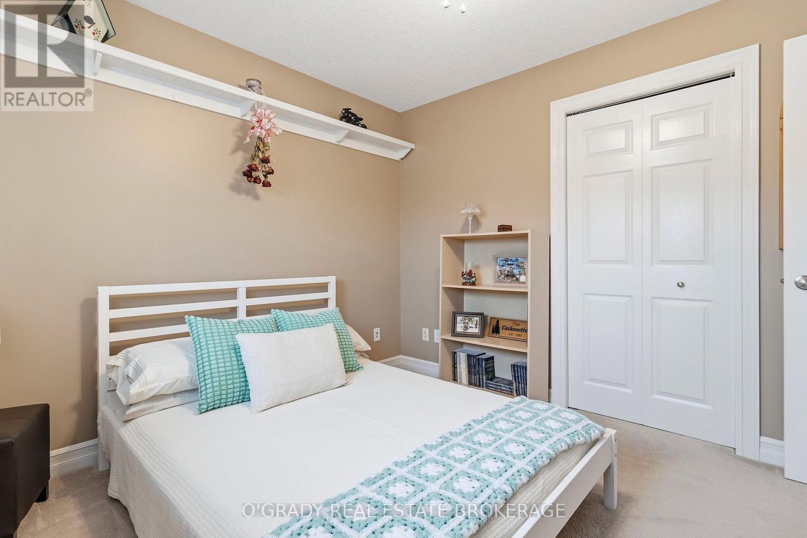 1004 CRESTWOOD DRIVE - 32