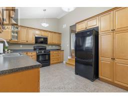 Kitchen - 1004 Crestwood Drive, Brockville, ON K6V7N1 Photo 12