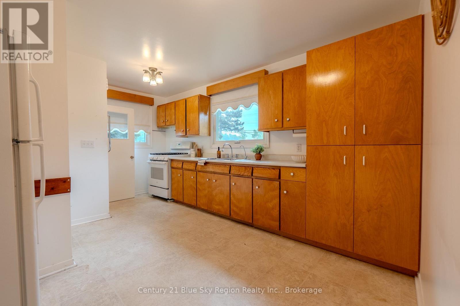 1272 LAKESHORE DRIVE - 10