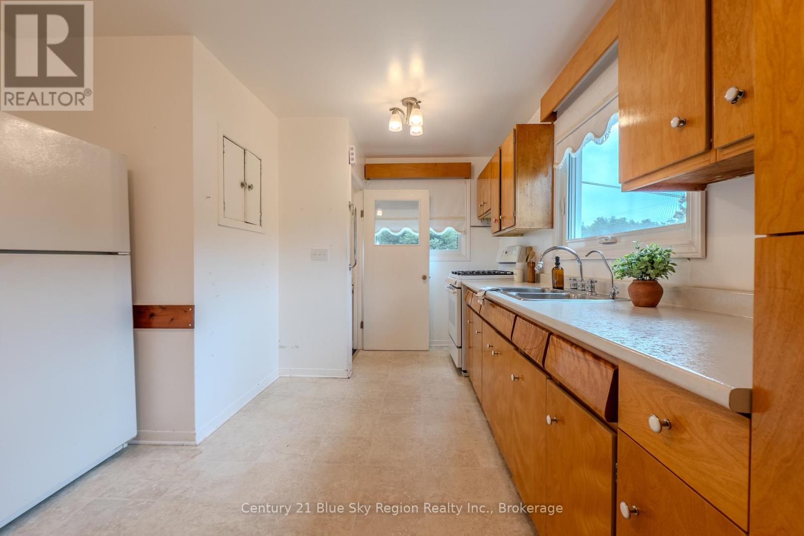 1272 LAKESHORE DRIVE - 11