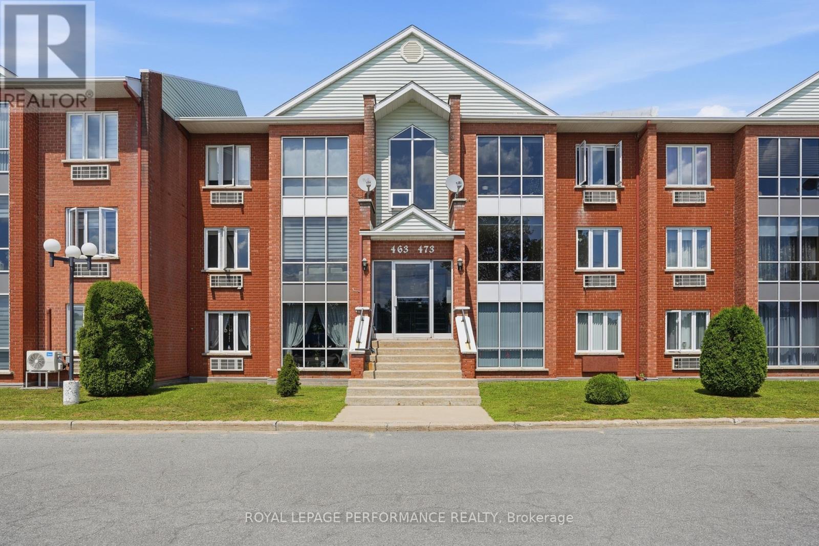 #4 471 SPENCE AVENUE - 1
