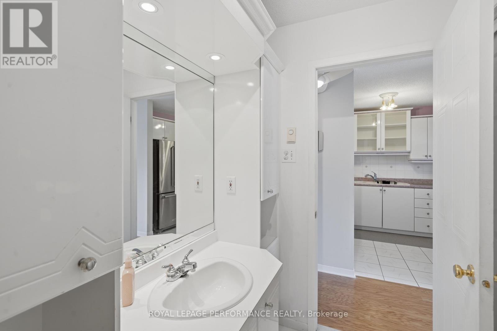 #4 471 SPENCE AVENUE - Image 17
