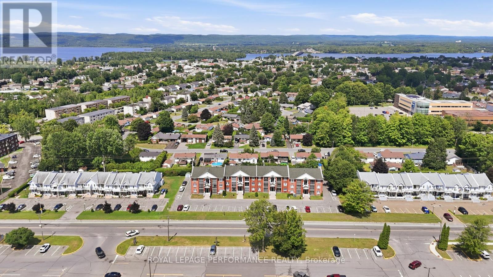 #4 471 SPENCE AVENUE - 30